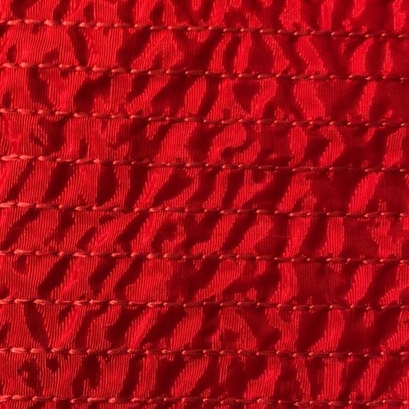 Bows! Fabulous beribboned red taffeta yard goods. - Picture 4 of 5